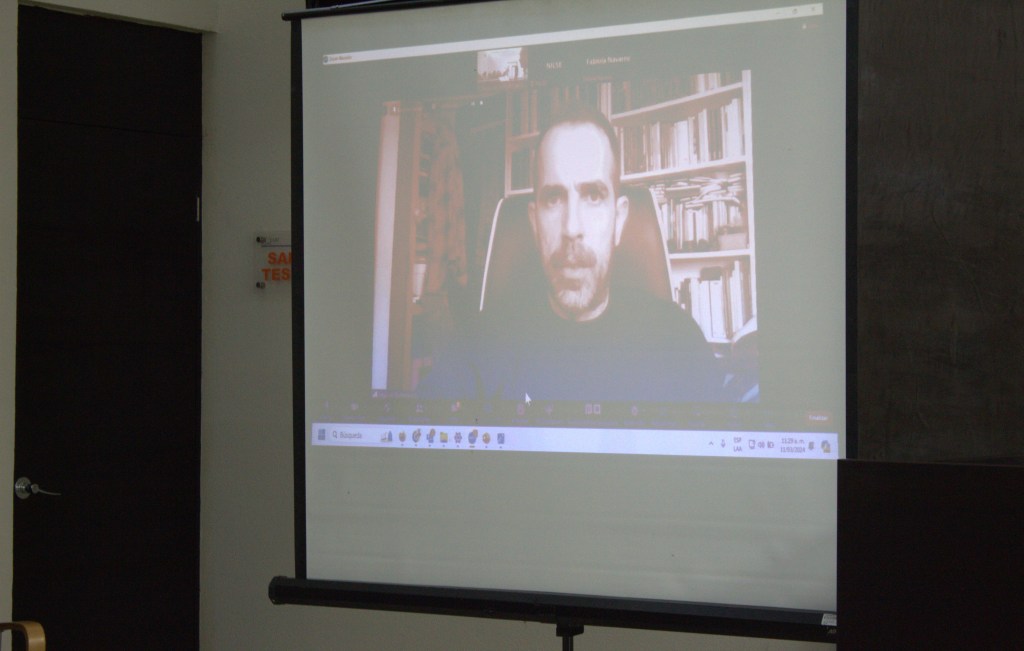 Pantalla de zoom con el ponente, el Dr. Alejandro Barranquero Carretero