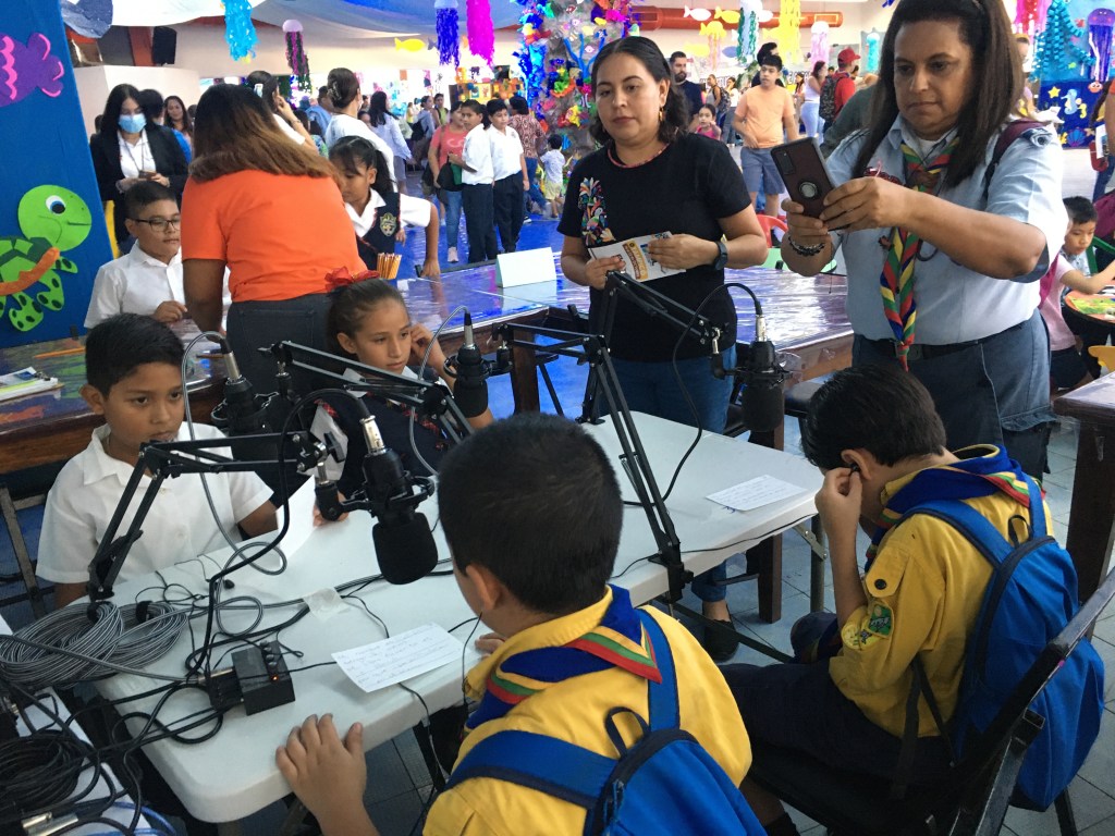 Segunda edición de la Feria Universitaria del Libro 2023 – UAT: Radio&nbsp;Comunitaria.