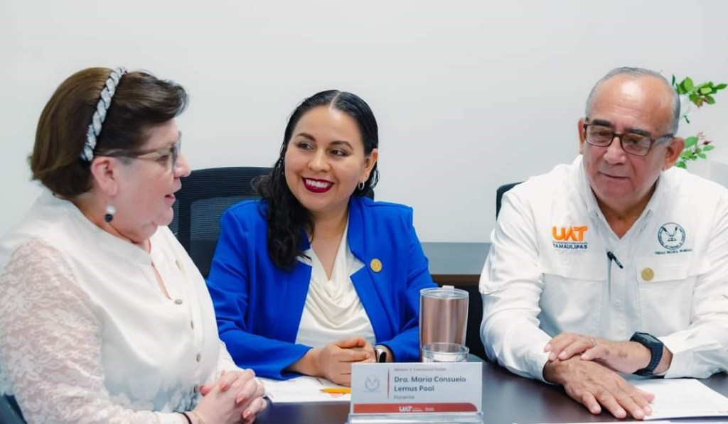 Parte de los directivos de diplomado con la Dra. María Consuelo Lemus Pool