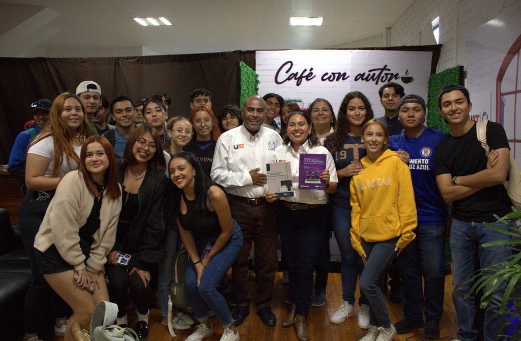 Presentación del libro en la sección interactiva «Café con autor» en la&nbsp;FUL-UAT