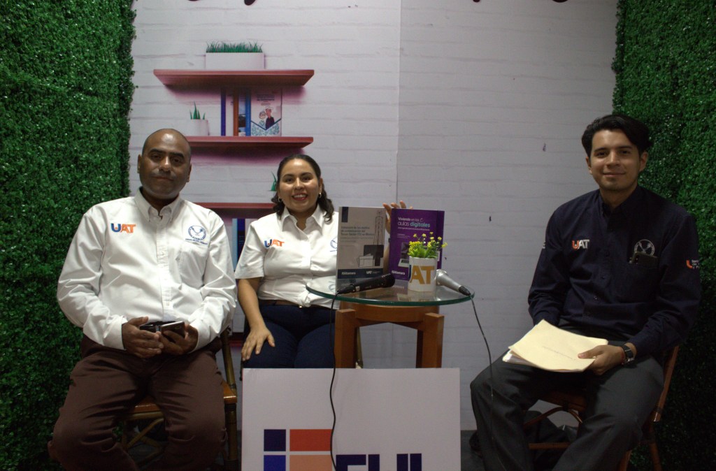 El Dr. César Bárcenas Curtis y José Luis Ender Velarde como comentaristas en la presentación del libro de la Dra. María Consuelo Lemus Pool