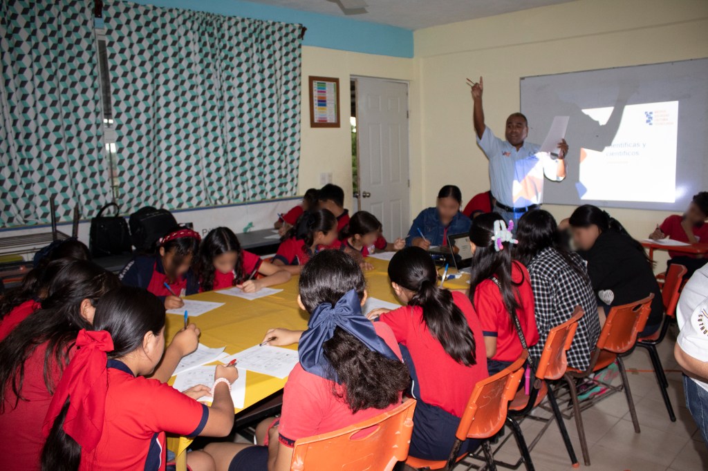 Postal Radiofónica de niñas y niños de la Primaria Carlos Riestra de Ciudad Madero, Tamaulipas.